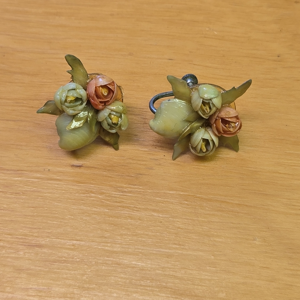 Vintage clip on earrings with seashell accent